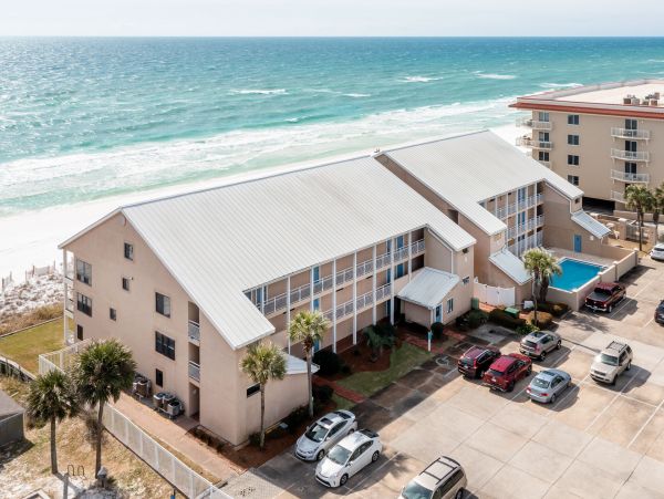 Two stories Oceanfront Condominium Sleeps 10