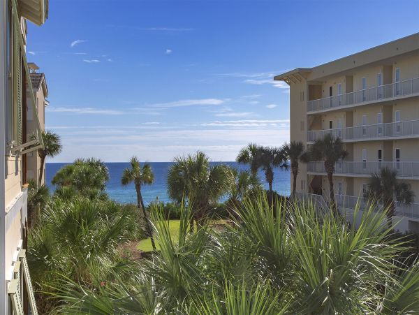 Short Walk to Beach Miramar Vacation Home With Five Bedrooms