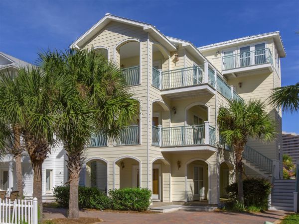 Short Walk to Beach Miramar Vacation Home With Five Bedrooms