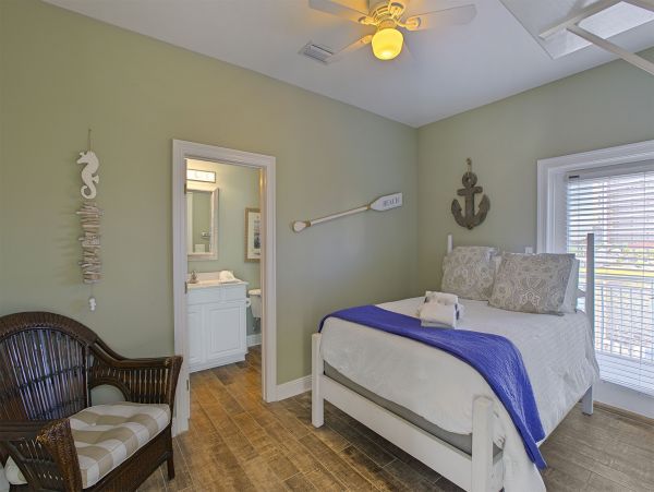 Short Walk to Beach Miramar Vacation Home With Five Bedrooms