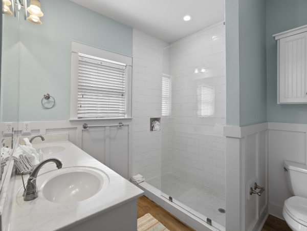 Sunny Escape in Miramar Beach - Spacious 6-Bedroom Retreat with Pool