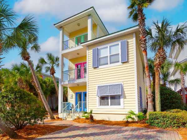 Sunny Escape in Miramar Beach - Spacious 6-Bedroom Retreat with Pool