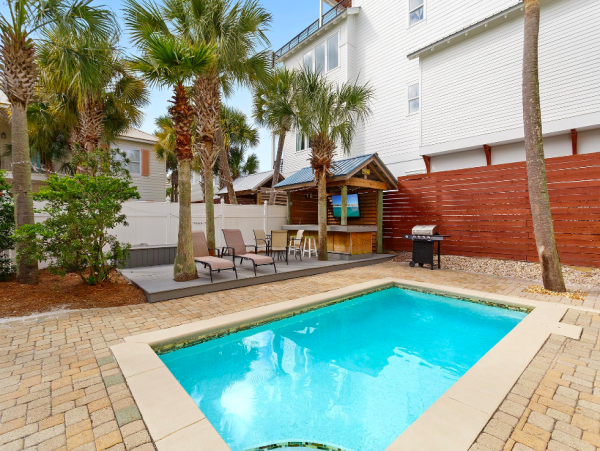 Sunny Escape in Miramar Beach - Spacious 6-Bedroom Retreat with Pool