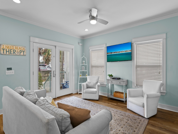 Sunny Escape in Miramar Beach - Spacious 6-Bedroom Retreat with Pool