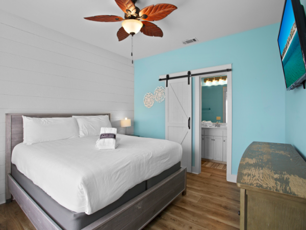 Sunny Escape in Miramar Beach - Spacious 6-Bedroom Retreat with Pool