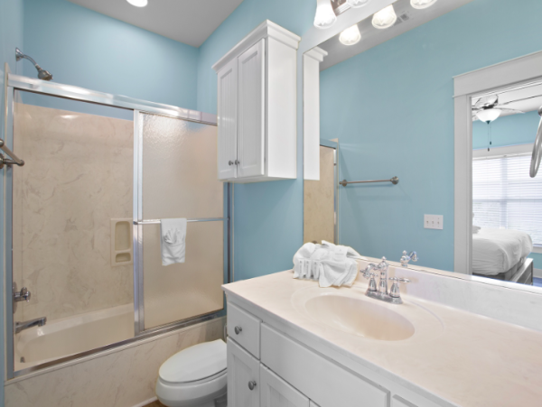 Sunny Escape in Miramar Beach - Spacious 6-Bedroom Retreat with Pool