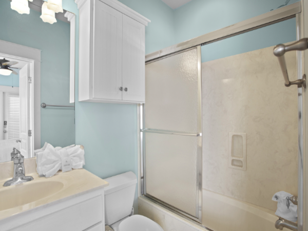 Sunny Escape in Miramar Beach - Spacious 6-Bedroom Retreat with Pool