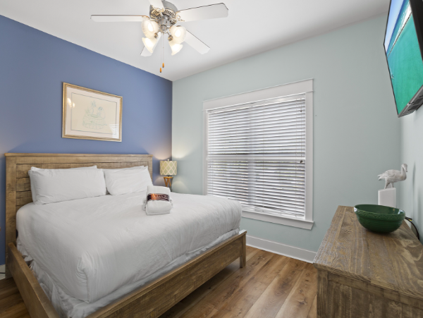 Sunny Escape in Miramar Beach - Spacious 6-Bedroom Retreat with Pool