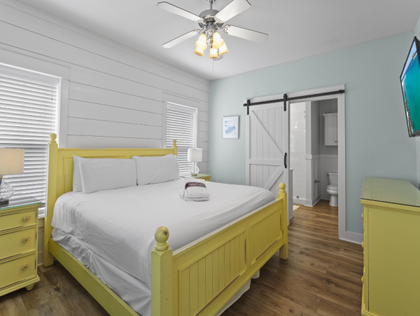 Sunny Escape in Miramar Beach - Spacious 6-Bedroom Retreat with Pool
