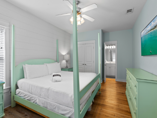 Sunny Escape in Miramar Beach - Spacious 6-Bedroom Retreat with Pool