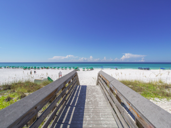 Sunny Escape in Miramar Beach - Spacious 6-Bedroom Retreat with Pool