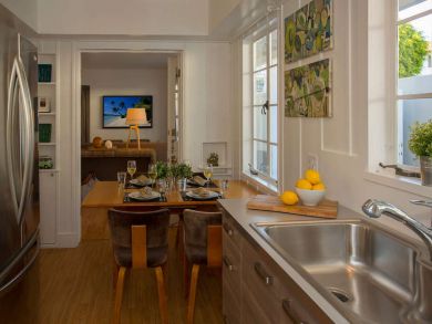 Santa Barbara Vacation Accommodation Walk to Beach Sleeps 4