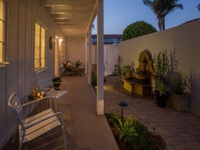 Santa Barbara Vacation Accommodation Walk to Beach Sleeps 4