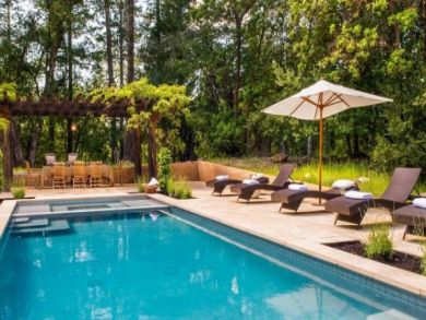 Great Farmhouse with Pool & Beautiful Views of the Vineyard