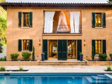 Great Farmhouse with Pool & Beautiful Views of the Vineyard