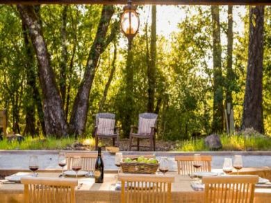 Great Farmhouse with Pool & Beautiful Views of the Vineyard