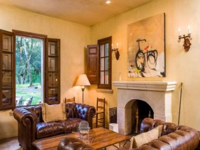 Great Farmhouse with Pool & Beautiful Views of the Vineyard