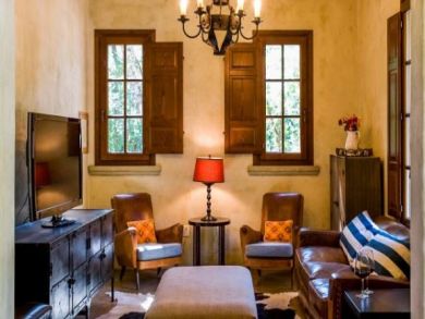 Great Farmhouse with Pool & Beautiful Views of the Vineyard