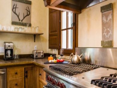 Great Farmhouse with Pool & Beautiful Views of the Vineyard