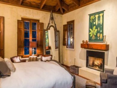 Great Farmhouse with Pool & Beautiful Views of the Vineyard