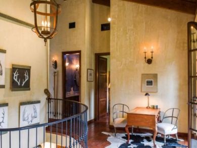 Great Farmhouse with Pool & Beautiful Views of the Vineyard