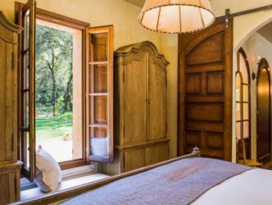 Great Farmhouse with Pool & Beautiful Views of the Vineyard