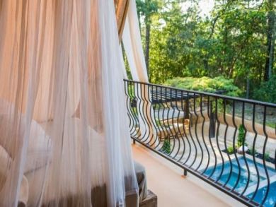 Great Farmhouse with Pool & Beautiful Views of the Vineyard
