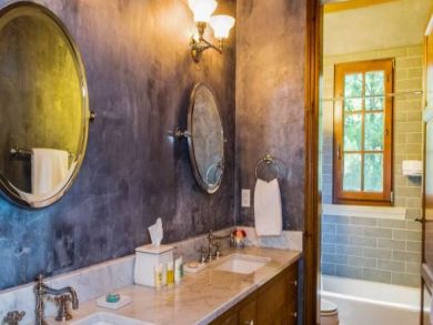 Great Farmhouse with Pool & Beautiful Views of the Vineyard