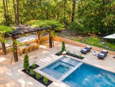 Great Farmhouse with Pool & Beautiful Views of the Vineyard