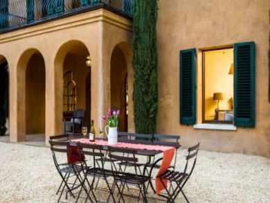 Great Farmhouse with Pool & Beautiful Views of the Vineyard