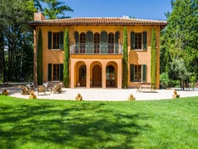 Great Farmhouse with Pool & Beautiful Views of the Vineyard