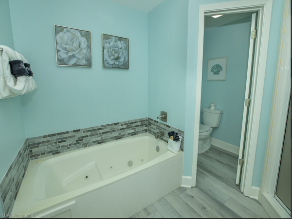 Beachfront Destin Vacation Condo Sleeps Eight Guests