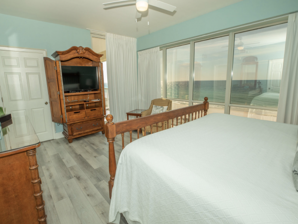 Beachfront Destin Vacation Condo Sleeps Eight Guests