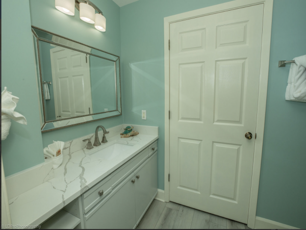 Beachfront Destin Vacation Condo Sleeps Eight Guests