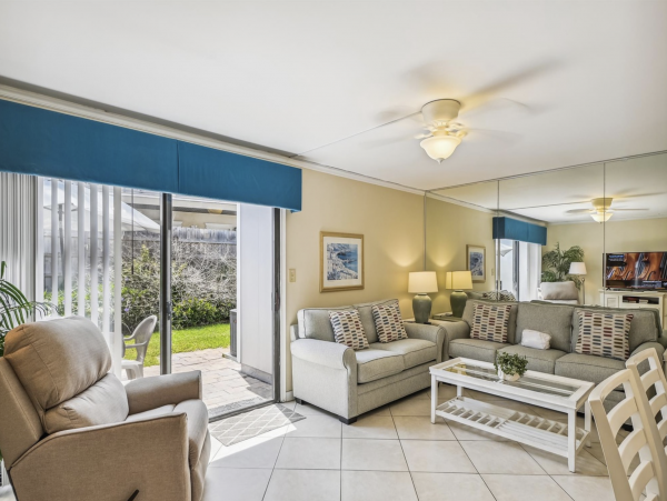 3 Bedroom Vacation Townhome in Destin Steps from Beach
