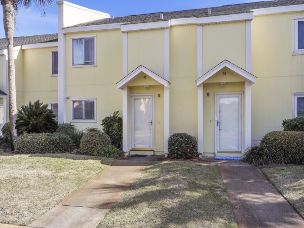 3 Bedroom Vacation Townhome in Destin Steps from Beach