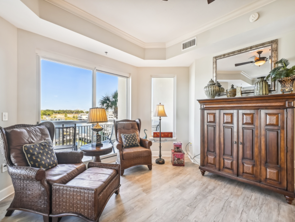 Destin Luxury 3 Bedroom Spacious Condo with Pool & Views