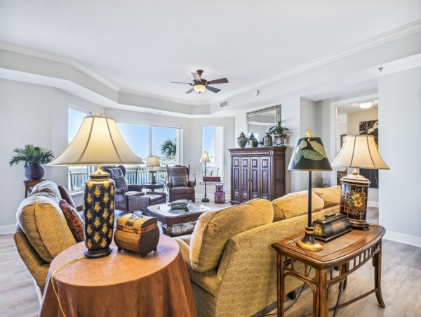 Destin Luxury 3 Bedroom Spacious Condo with Pool & Views