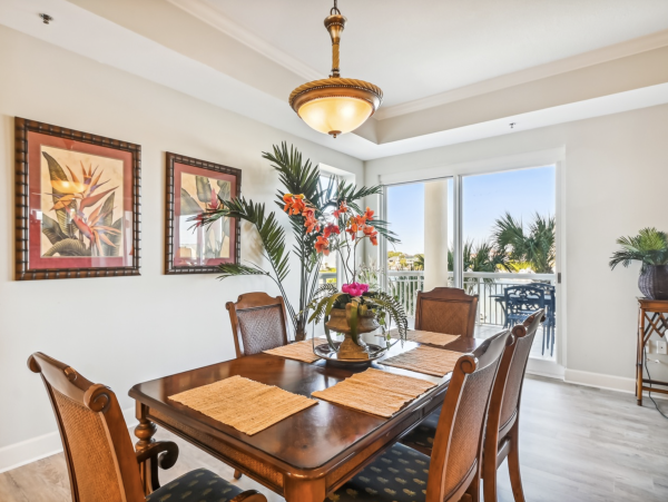 Destin Luxury 3 Bedroom Spacious Condo with Pool & Views