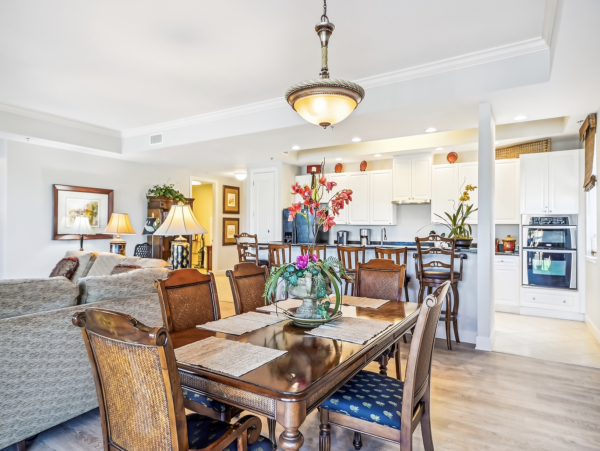 Destin Luxury 3 Bedroom Spacious Condo with Pool & Views
