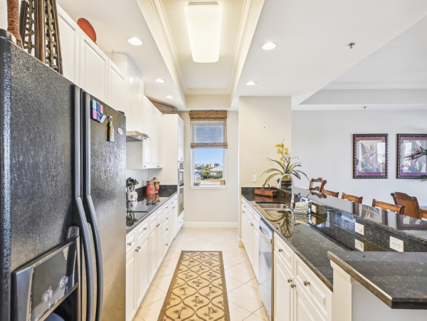 Destin Luxury 3 Bedroom Spacious Condo with Pool & Views