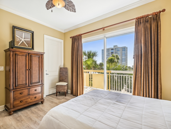 Destin Luxury 3 Bedroom Spacious Condo with Pool & Views