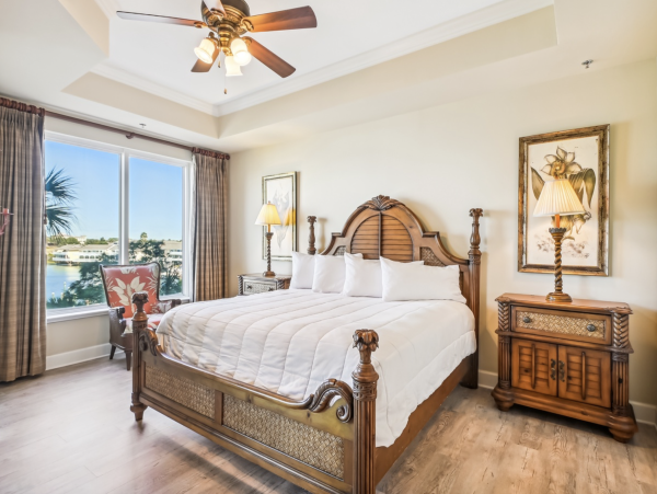 Destin Luxury 3 Bedroom Spacious Condo with Pool & Views
