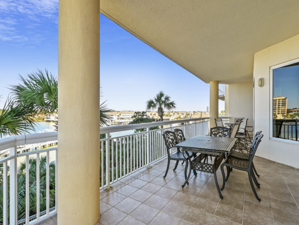 Destin Luxury 3 Bedroom Spacious Condo with Pool & Views