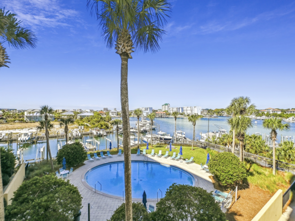 Destin Luxury 3 Bedroom Spacious Condo with Pool & Views