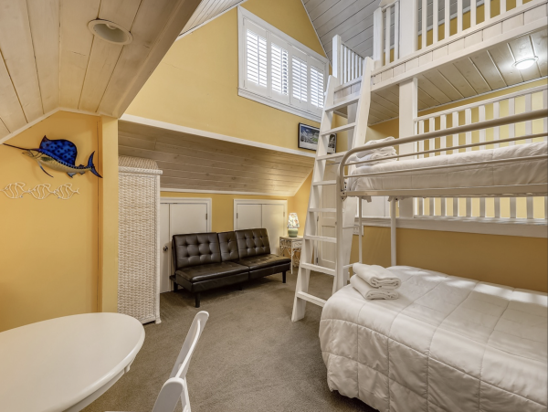 Three Bedroom Sleeps 10 Guests Flip Flop Stroll Private Beach