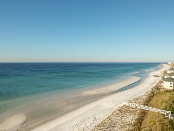 Oceanfront 3 bedroom Condominium for 6