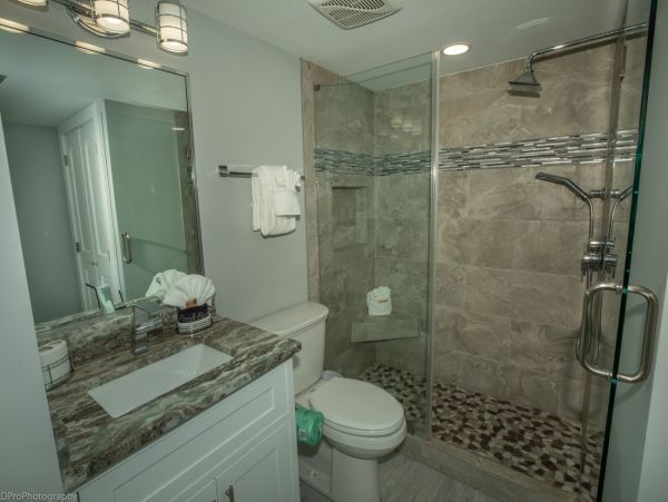 Oceanfront 3 bedroom Condominium for 6
