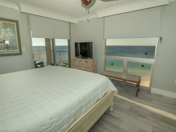 Oceanfront 3 bedroom Condominium for 6