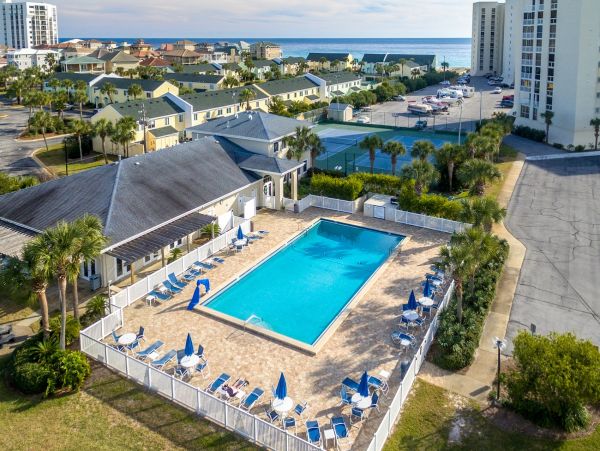 Oceanfront 3 bedroom Condominium for 6